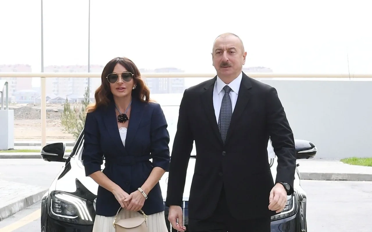 Prezidentlə xanımı Pir Ömər Sultan ziyarətgahında aparılan işlərlə tanış oldular