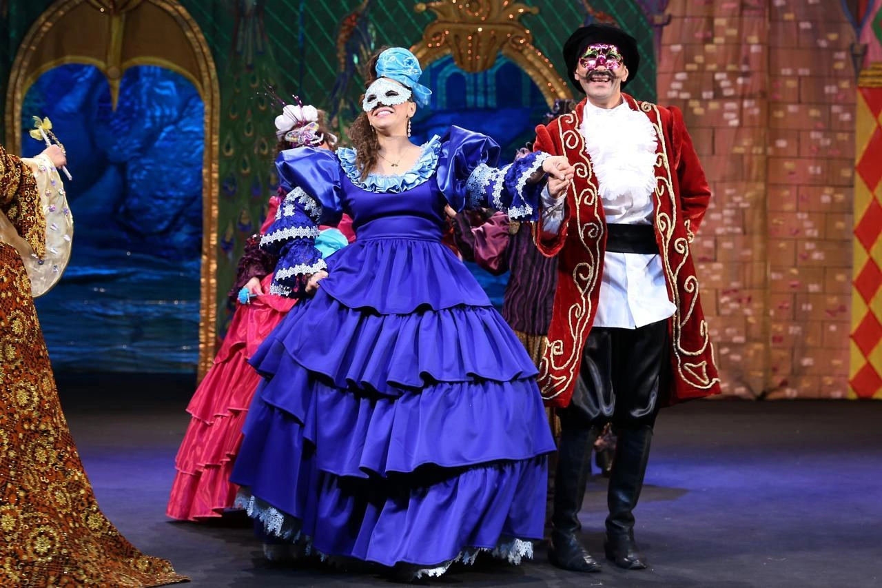 Gənc Tamaşaçılar Teatrında “Büllur başmaq” tamaşasının premyerası baş tutub - FOTO