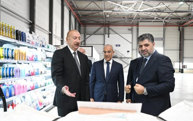 İlham Əliyev Qaradağda kağız və gigiyenik məhsulların istehsalı müəssisəsinin açılışında iştirak edib - FOTO