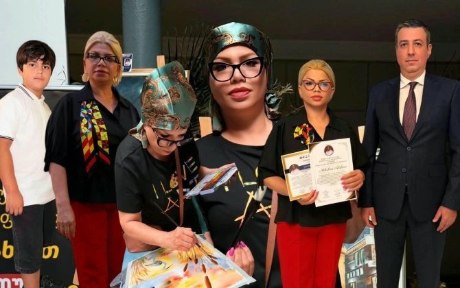 Azərbaycan, Gürcüstan və İran rəssamlarının qatıldığı beynəlxalq sərgidə ölkəmizi Mehriban Alışova təmsil edib-FOTOLAR