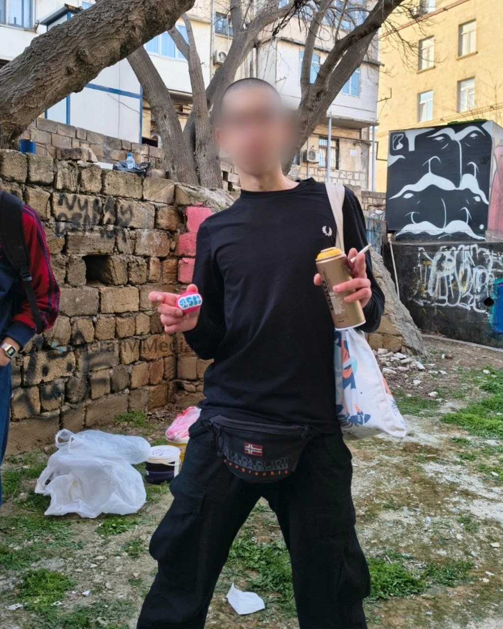 Nizami Kino Mərkəzinin divarlarına qraffiti çəkən şəxslərin kimliyi məlum olub - VİDEO - FOTO