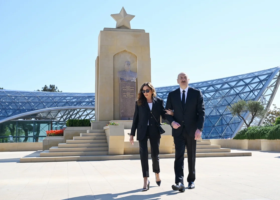 Faşizm üzərində Qələbə uğrunda mübarizədə həlak olan Azərbaycan övladlarının xatirəsi ehtiramla anılıb - FOTO