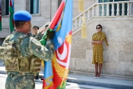 Prezident Naxçıvanda yeni komando hərbi hissələrinə Döyüş bayraqlarının verilməsi mərasimində iştirak edib - FOTO