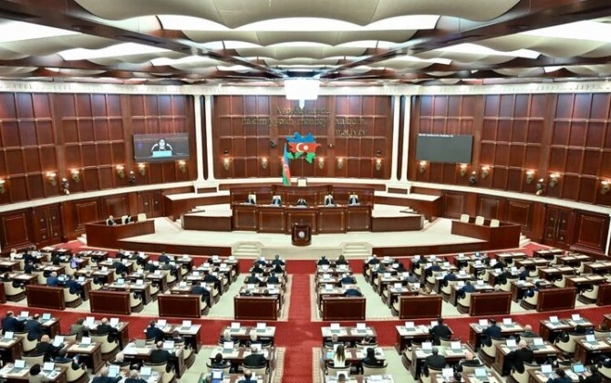 Parlamentdə 14 məsələnin müzakirəsinə başlanıldı