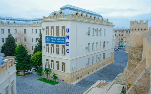 UNEC QS reytinqində beynəlxalq ticarət üzrə Azərbaycanda 1-cidir! - FOTO