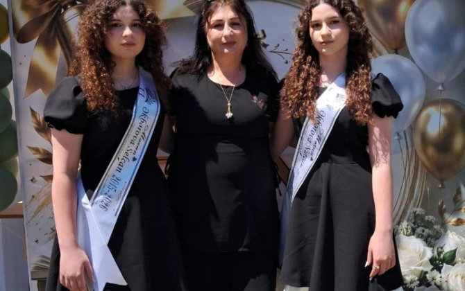 Əkiz bacılar eyni ixtisasa qəbul oldular