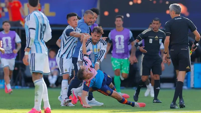 "FİFA Argentina yığmasına qarşı araşdırmaya başladı: diskvalifikasiya təhlükəsi var" - BBC
