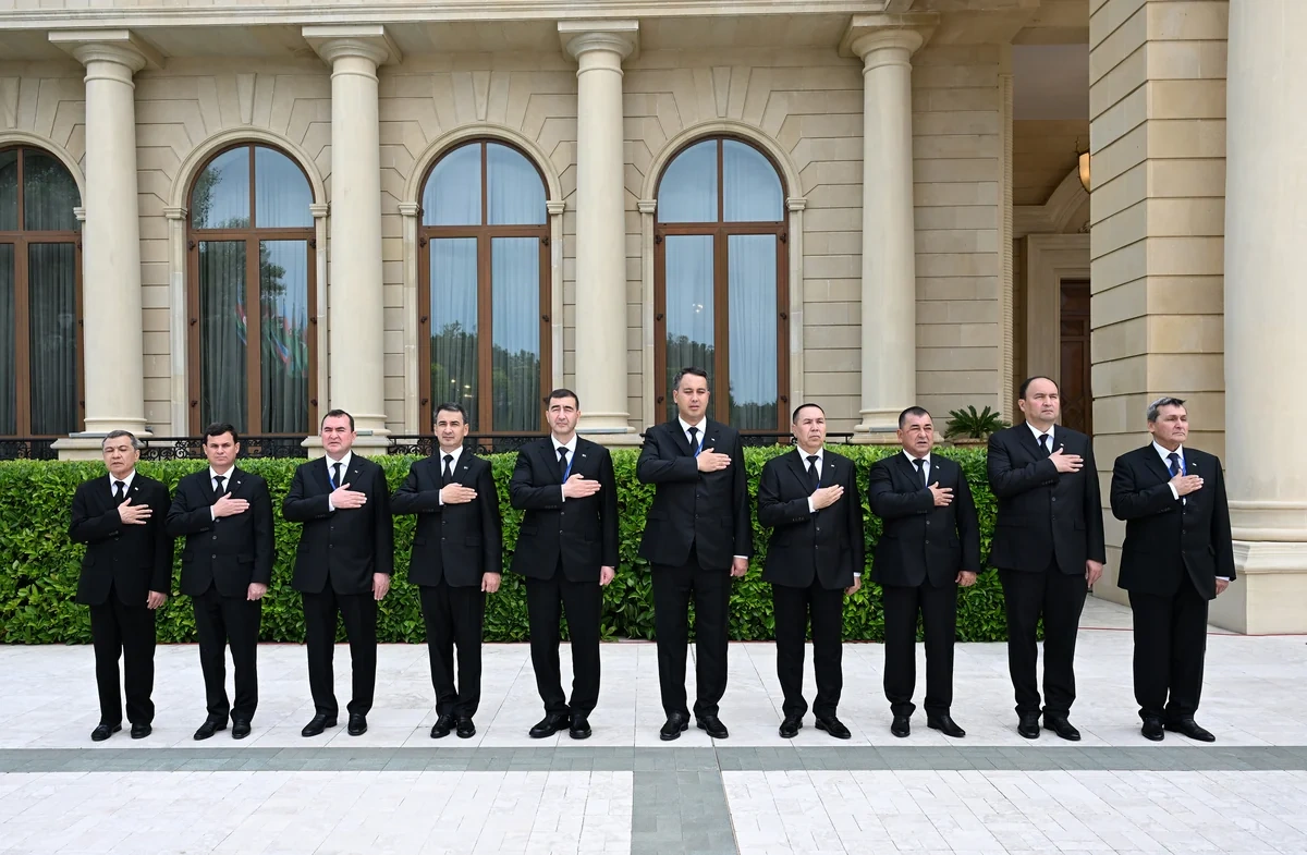 İlham Əliyev Sərdar Berdiməhəmmədovu Bakıda qarşıladı - FOTO