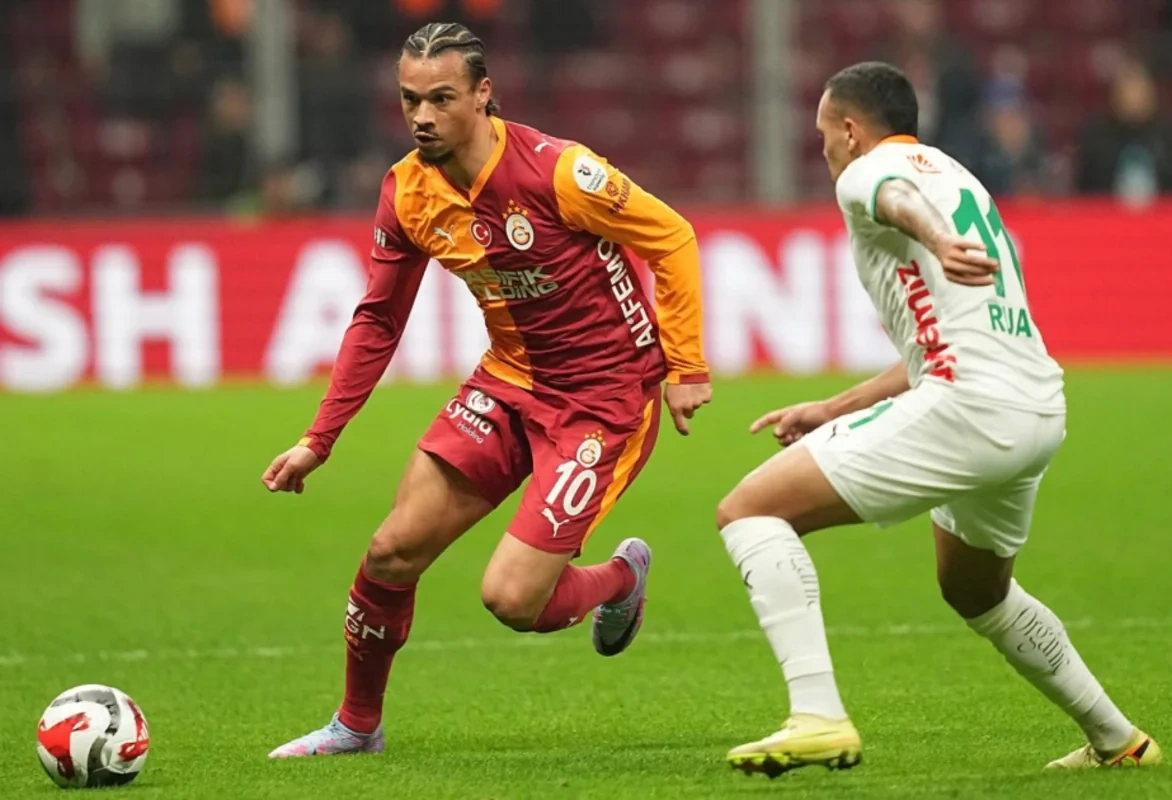 Superliqa: "Qalatasaray" doğma meydanda üç xalı aldı
