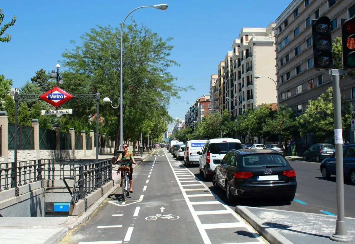 Xətai prospektindəki parklanma yeri çaşqınlıq yaratdı – FOTO