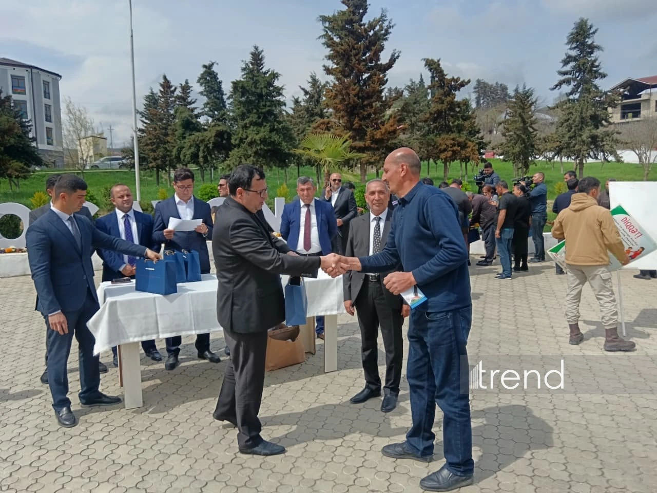 Xocavənd şəhərinə çatan ailələrə mənzillərin açarları təqdim edildi - YENİLƏNİB + FOTO