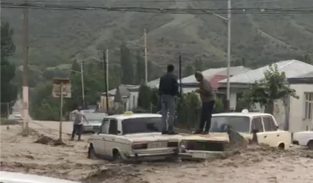 Son yağışlardan zərər çəkmiş ailələrə siyasi partiyalar, həmçinin YAP yardım kampaniyası təşkil edə bilməzmi?..