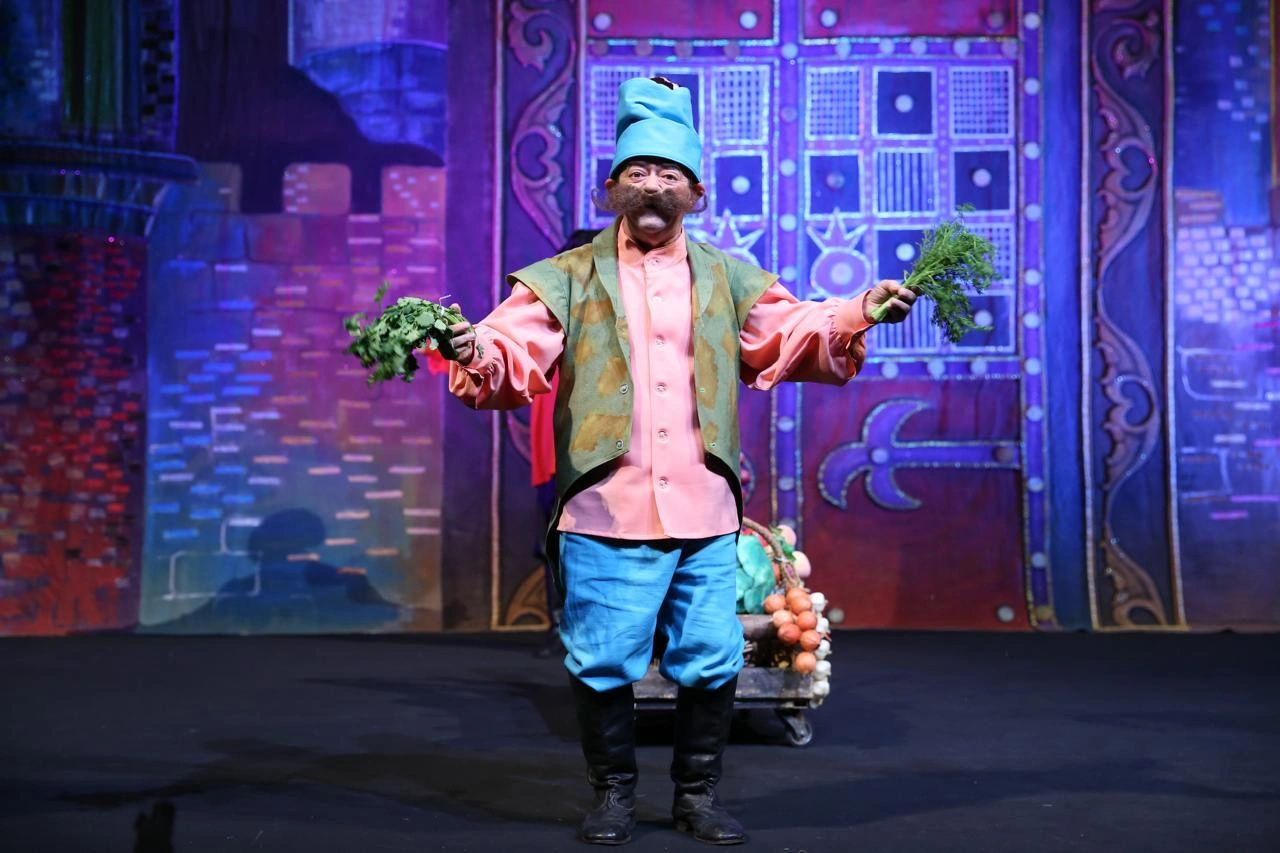 Gənc Tamaşaçılar Teatrında “Büllur başmaq” tamaşasının premyerası baş tutub - FOTO