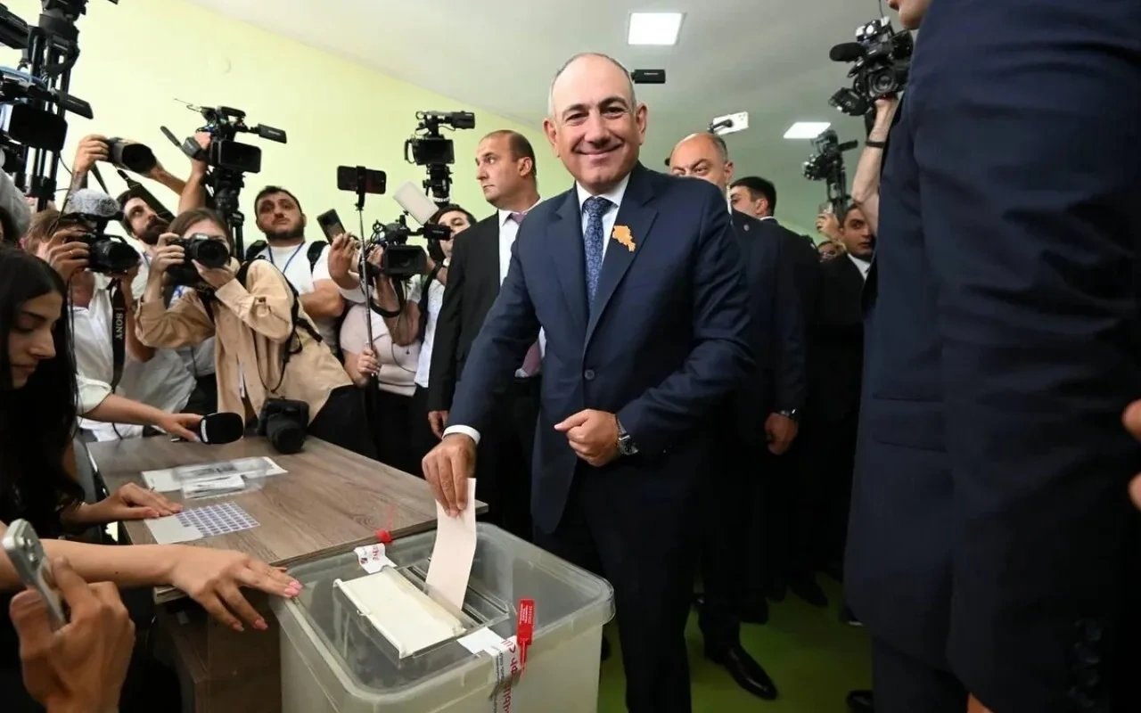 Paşinyan parlament seçkilərində səs verdi