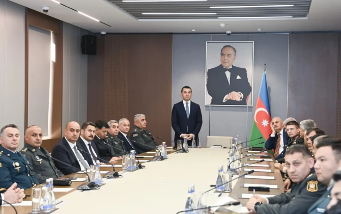 "Strateji araşdırmalar və dövlət müdafiəsini idarəetmə akademik kursu"nun iştirakçıları ilə görüş olub