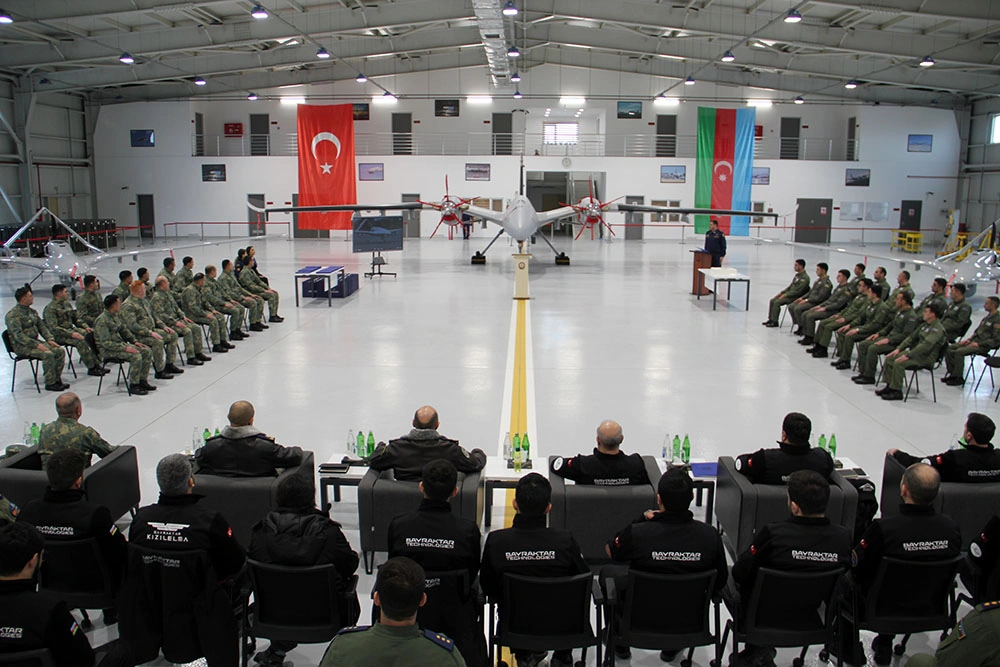 Hərbi Hava Qüvvələrində Bayraktar kursunun buraxılış mərasimi keçirildi - FOTO