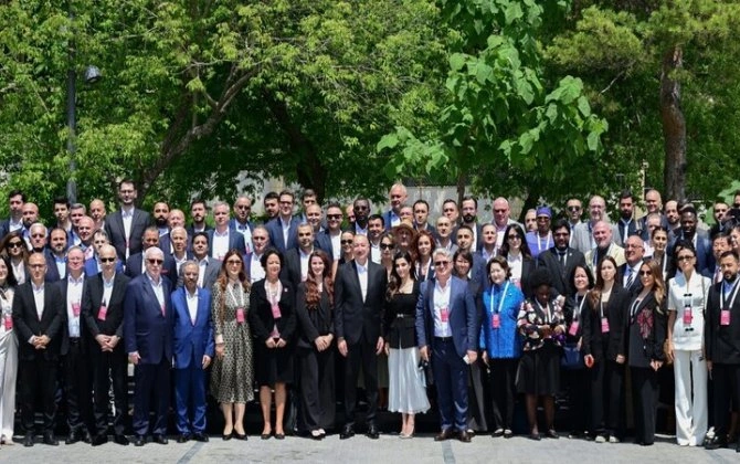 Prezidentin sosial media hesablarında IV Şuşa Qlobal Media Forumundan ailə fotosu paylaşıldı