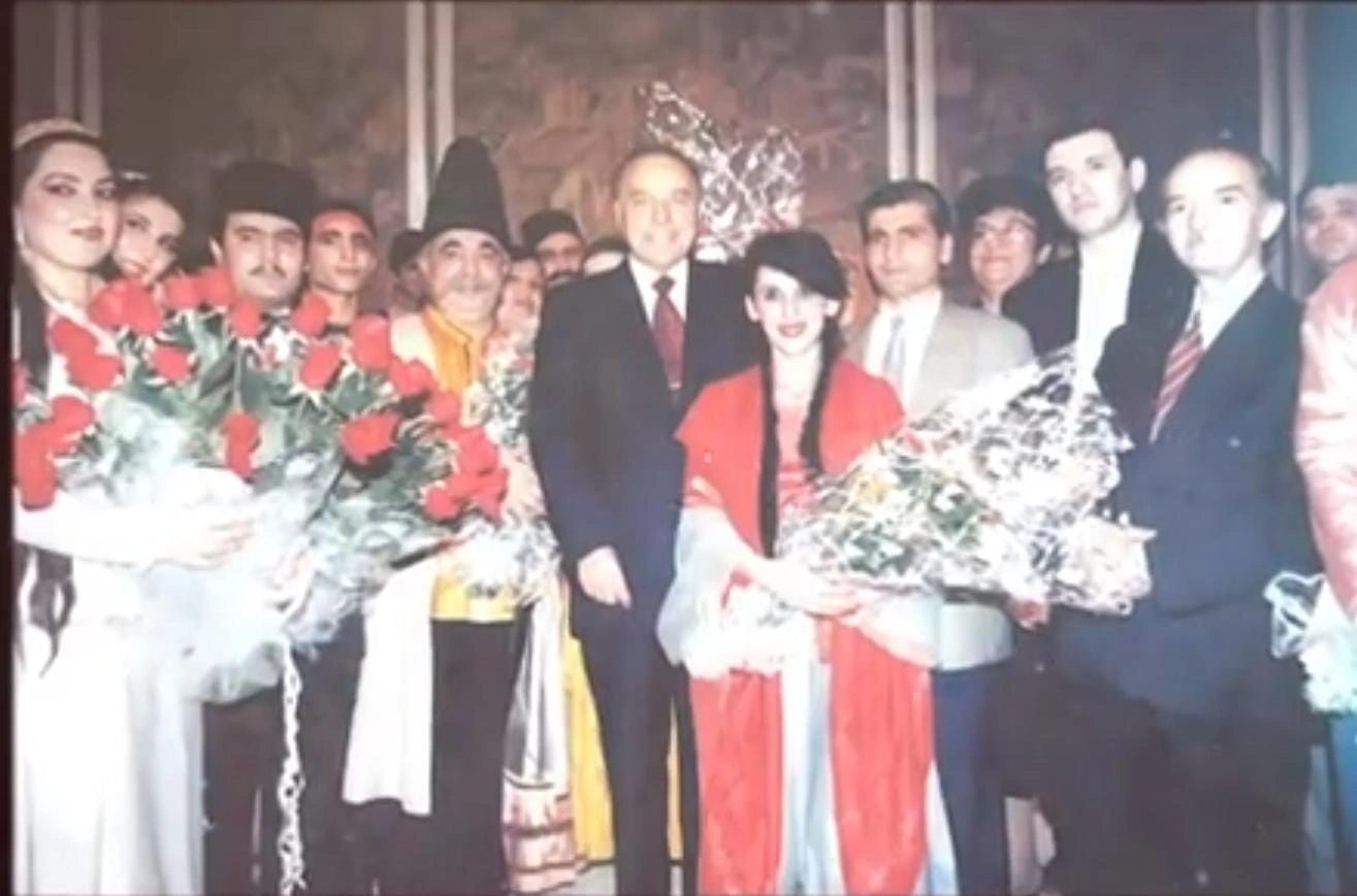 “Rayondakı toyu yarımçıq qoyub tamaşaya gədim, yerdən qolbağımı götürüb dedi ki..” - Heydər Əliyevi belə xatırladı - FOTO+ÖZƏL