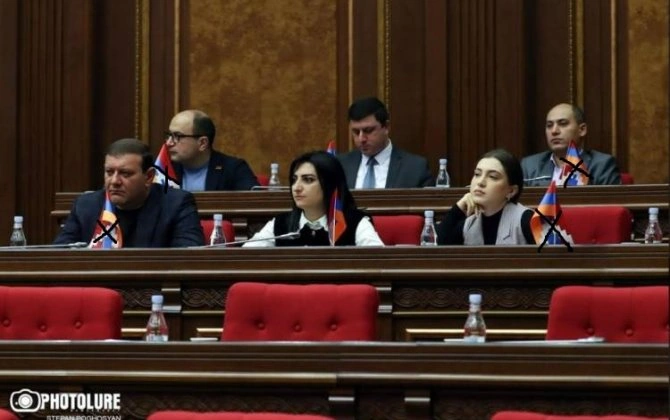 Köçəryanın lideri olduğu blokdan olan deputatlar parlament iclasında iştirak etmədi...- Karapetyanın bloku isə...