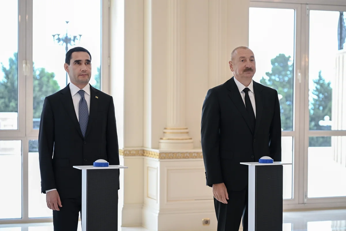 Azərbaycan Türkmənistana tanker hədiyyə etdi - FOTO