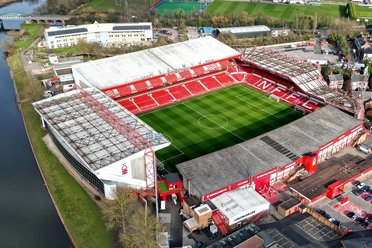 İki dəfə Çempionlar Liqasının qalibi olmuş oyunçunun adı stadionun tribunasına verilir - FOTO