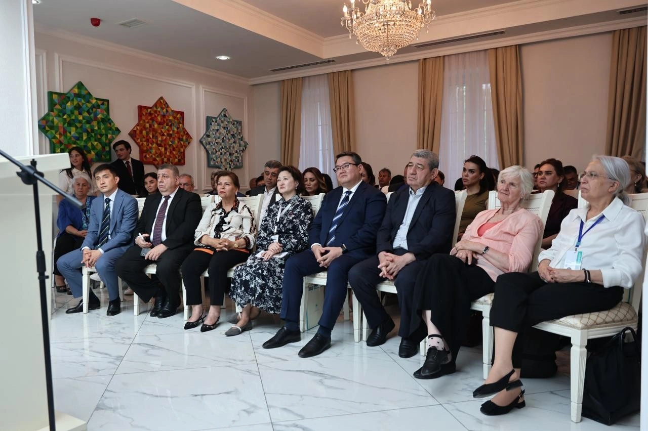“Birinci Türkoloji Qurultay” kitabının təqdimatı keçirilib - FOTOLAR