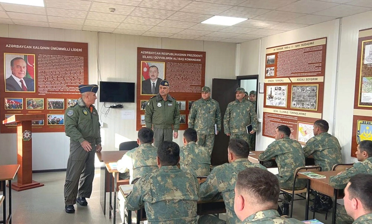 General Namiq İslamzadə Hərbi Hava Qüvvələrinin xidməti-döyüş fəaliyyətini yoxlayıb - FOTO