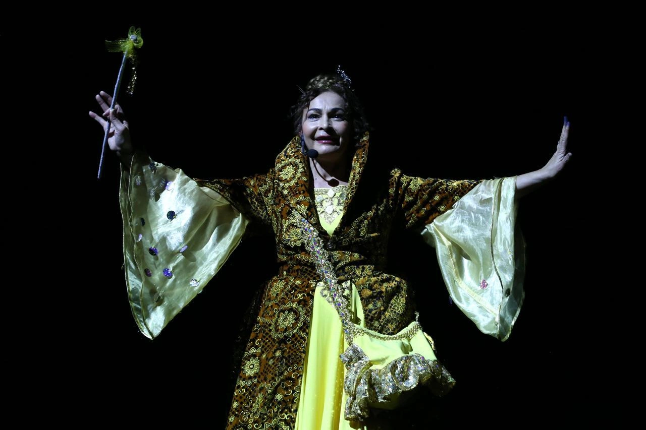 Gənc Tamaşaçılar Teatrında “Büllur başmaq” tamaşasının premyerası baş tutub - FOTO
