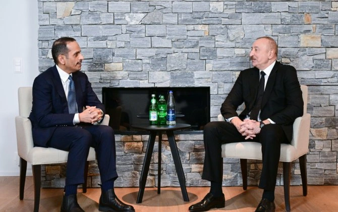 Prezident İlham Əliyev Davosda Qətərin Baş naziri və xarici işlər naziri ilə görüşüb - FOTO