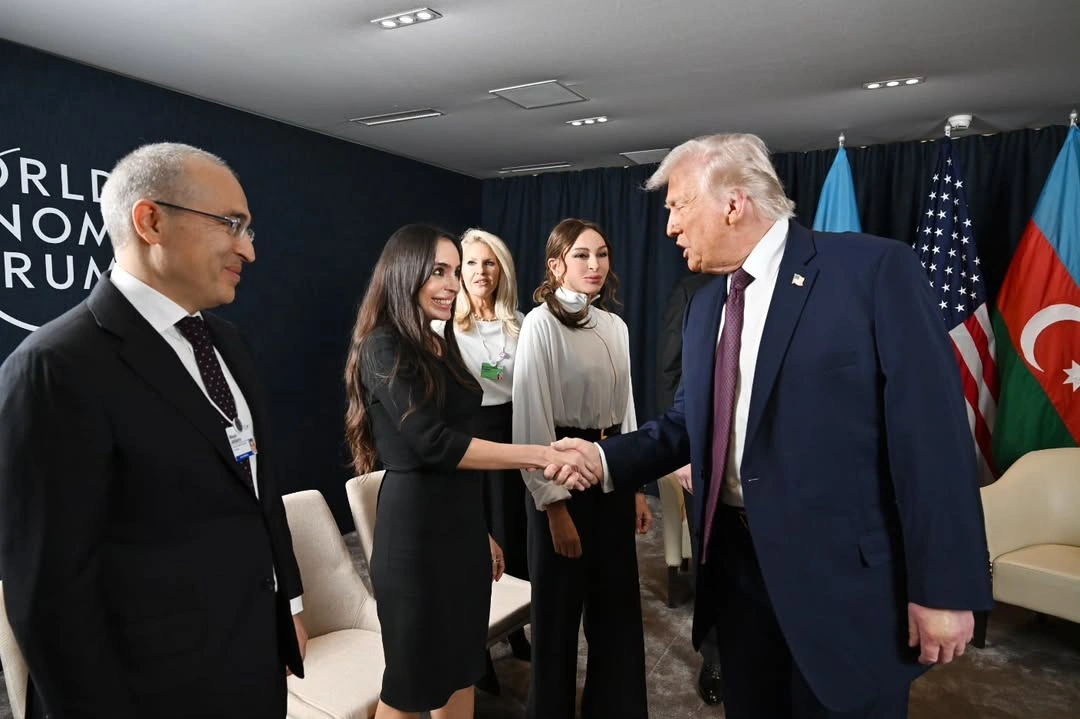 Prezident ailəsinin Trampla fotoları