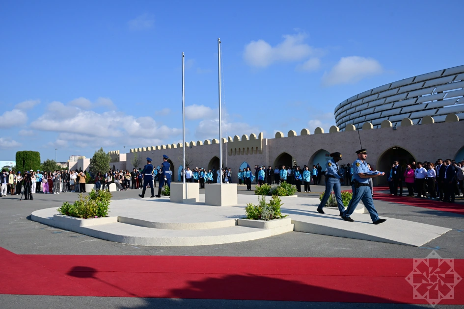 WUF13-də Azərbaycanın və BMT-nin bayraqlarının endirilməsi mərasimi keçirilib - FOTO