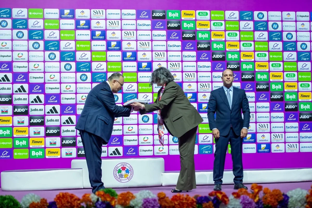 Cüdo üzrə dünya çempionatının bayrağı Qazaxıstana təhvil verilib - Foto