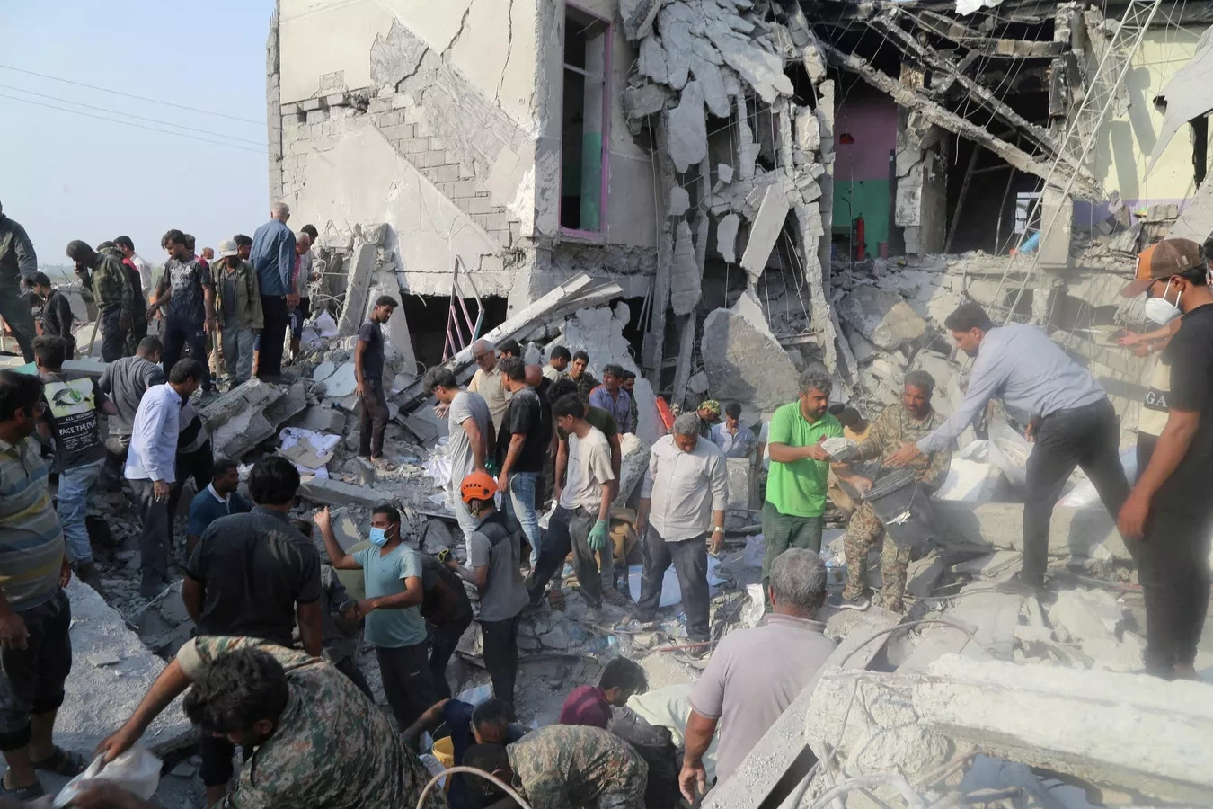 "Bu, hərbi cinayətdir: ABŞ-ın İrandakı qızlar məktəbinə zərbədə iştirakı istisna edilmir" - "Reuters"