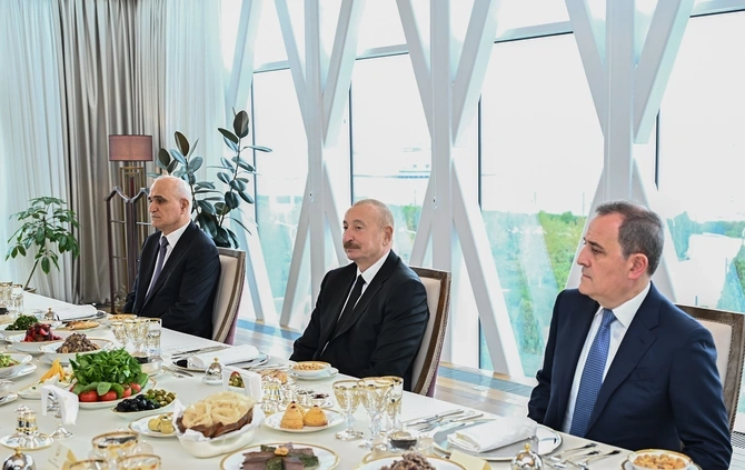 Prezident İlham Əliyev və Rusiyanın Çeçenistan Respublikasının başçısı birgə nahar ediblər