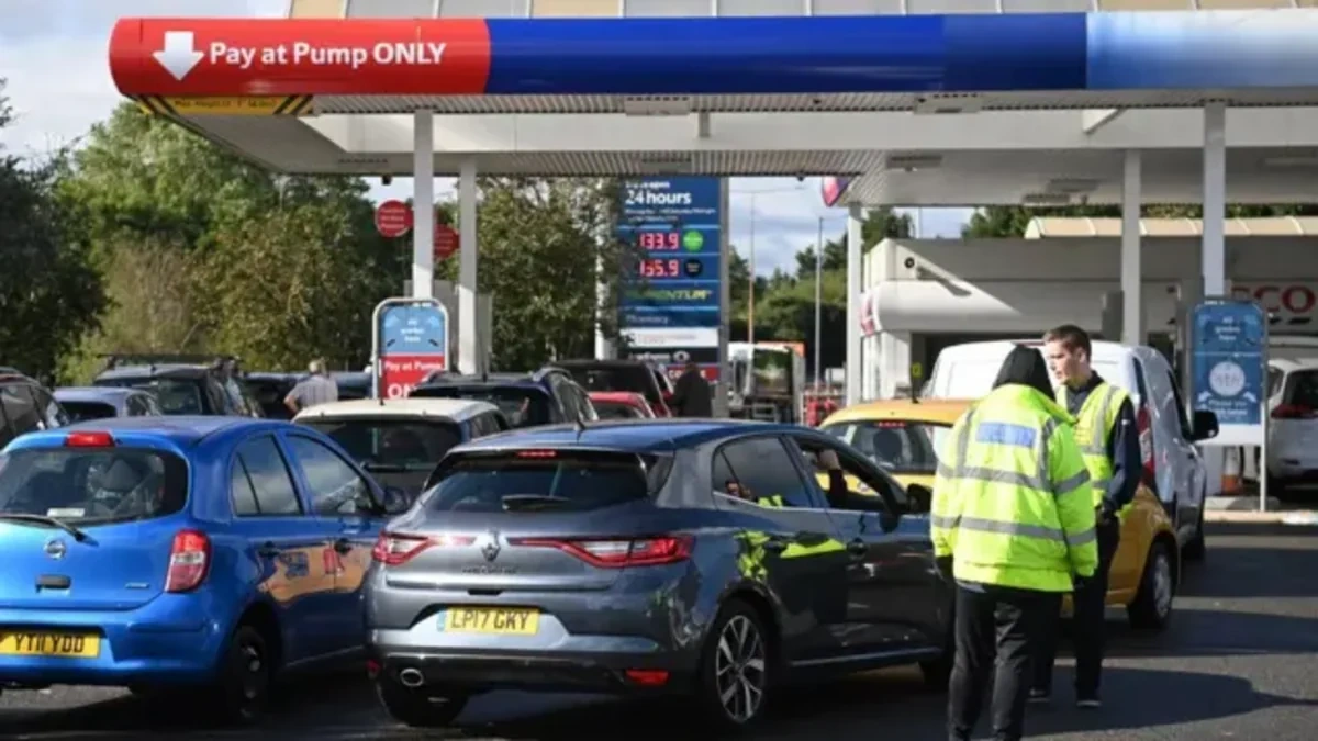KİV: Böyük Britaniyada yanacaq qıtlığı qeydə alınır