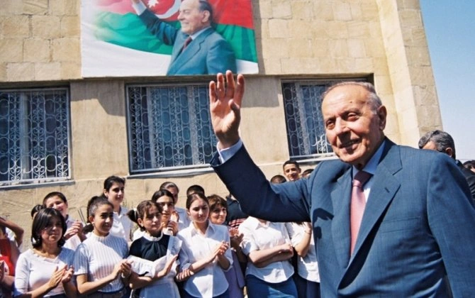 "Ulu Öndər Heydər Əliyev tarixə həm də milli memarlıq məktəbinin hamisi kimi düşmüşdür" - Samir Nuriyev
