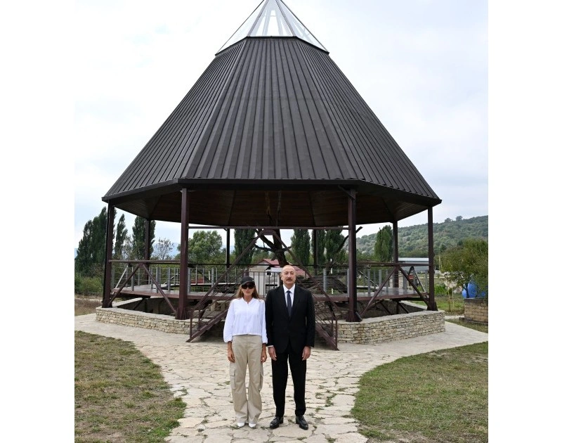 Prezidentlə xanımı Pir Ömər Sultan ziyarətgahında aparılan işlərlə tanış oldular - YENİLƏNİB - FOTO