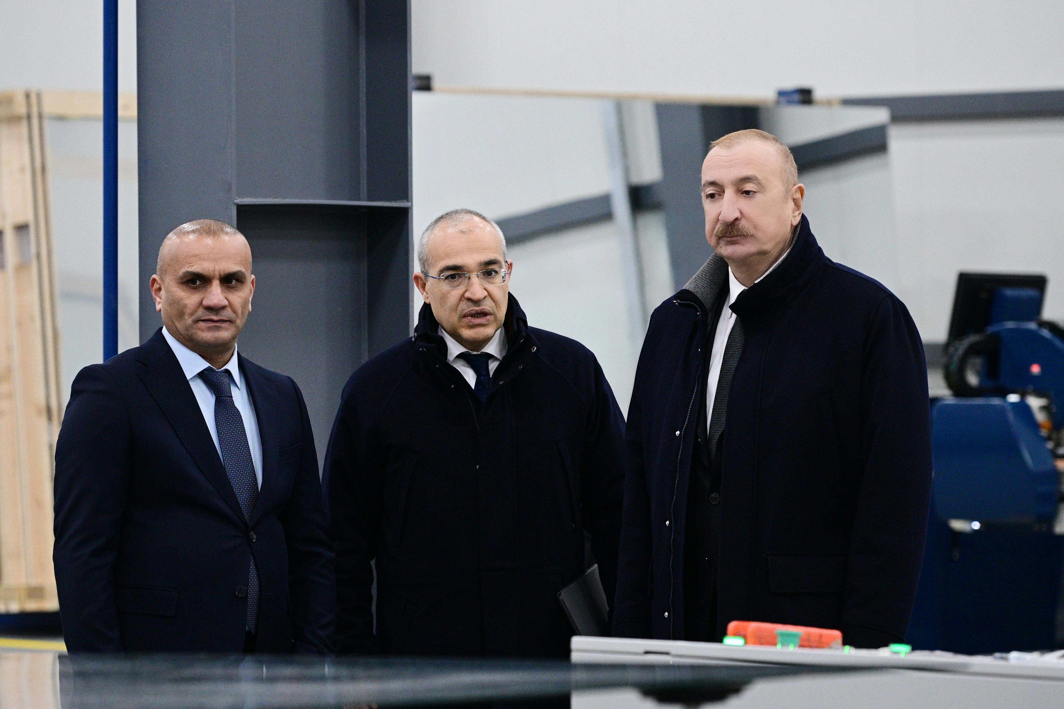 İlham Əliyev Sumqayıt Sənaye Parkında güzgü vərəqələrin istehsalı zavodunun açılışında iştirak etdi - FOTO