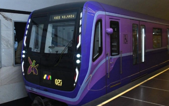 Metroda qatarların hərəkəti ləngiyir