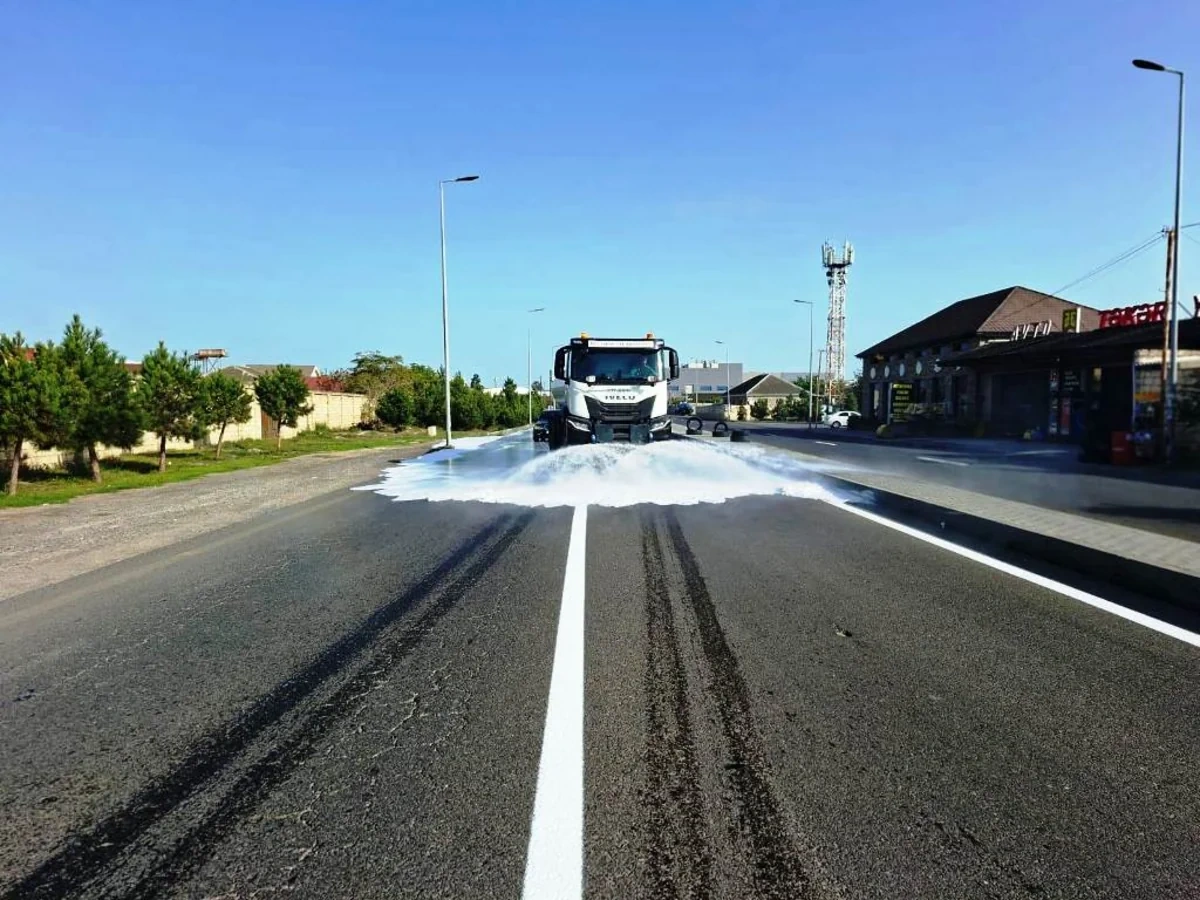Bakıda 550 küçə yuyuldu - FOTO