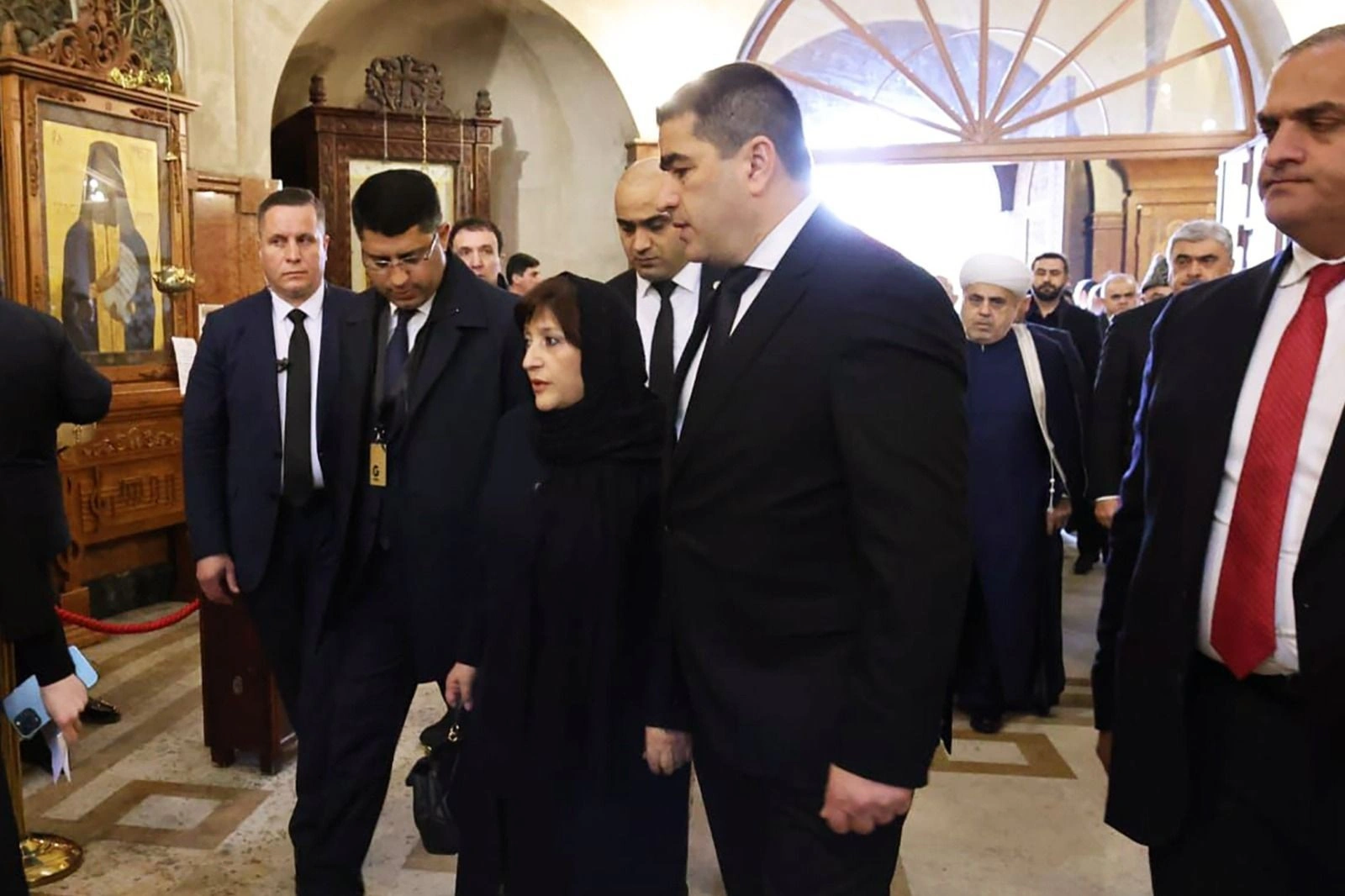 Sahibə Qafarova II İlyanın dəfn mərasimində iştirak edib - FOTO