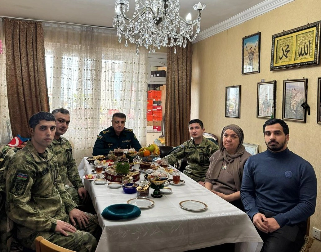 Dövlət Sərhəd Xidmətinin rəhbərliyi şəhid ailələrini ziyarət etdi - FOTOLAR