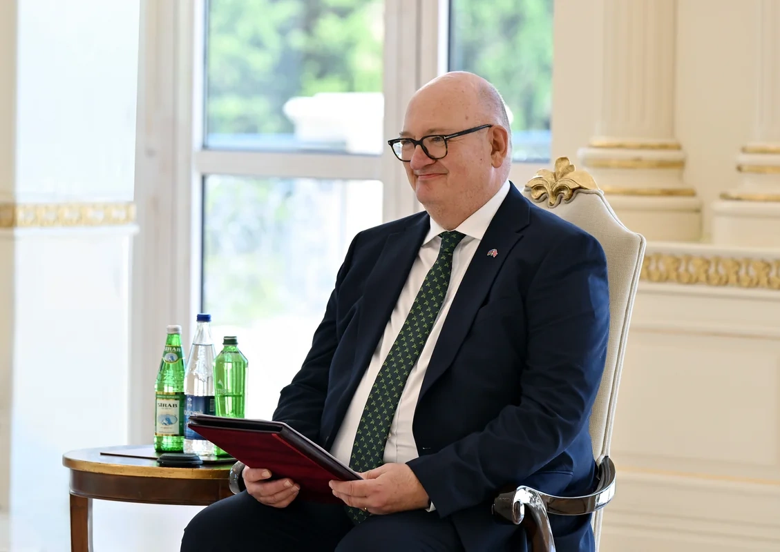 İlham Əliyev Böyük Britaniyanın yeni səfirinin etimadnaməsini qəbul etdi - FOTO