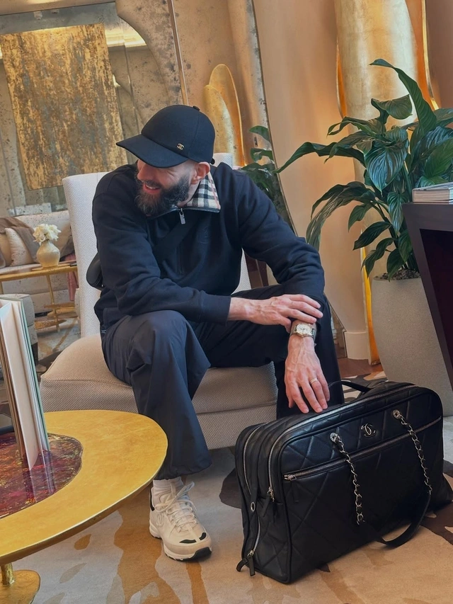 Benzema sevgilisi ilə görüşmək üçün Luvr muzeyini icarəyə götürüb