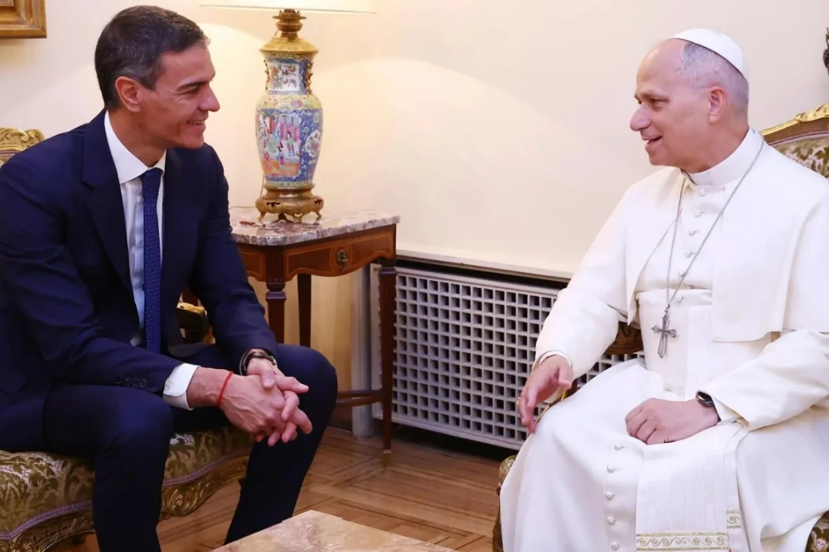 İspaniyanın baş nazirindən Roma Papasına maraqlı hədiyyə - FOTO