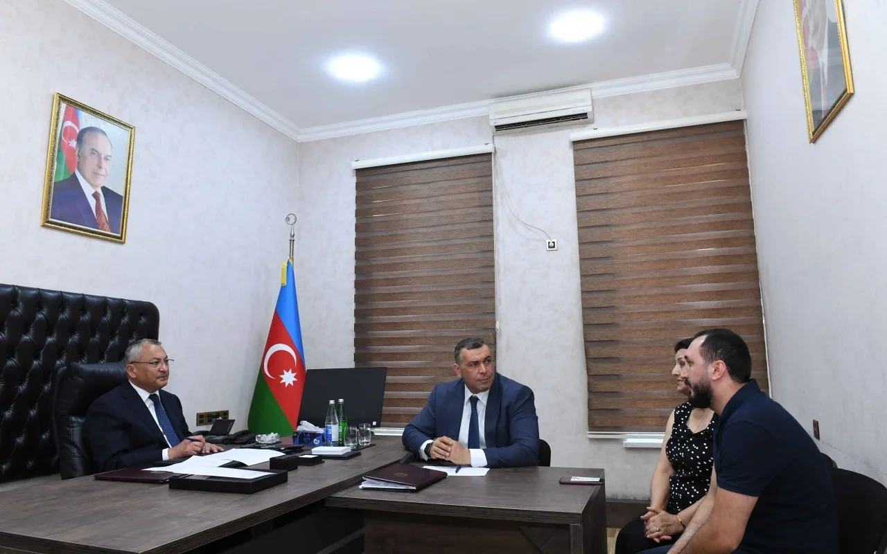 Rövşən Rzayev vətəndaşların növbəti qəbulunu keçirib - FOTOLAR