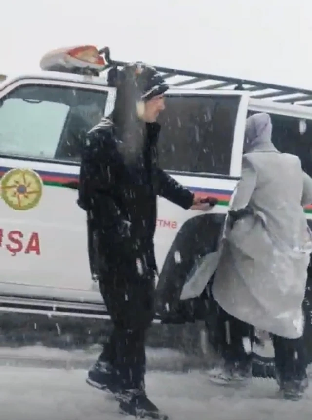 Xocalıda yollar buz bağladı: Vətəndaşlar köməksiz vəziyyətdə qaldı - FOTO/VİDEO