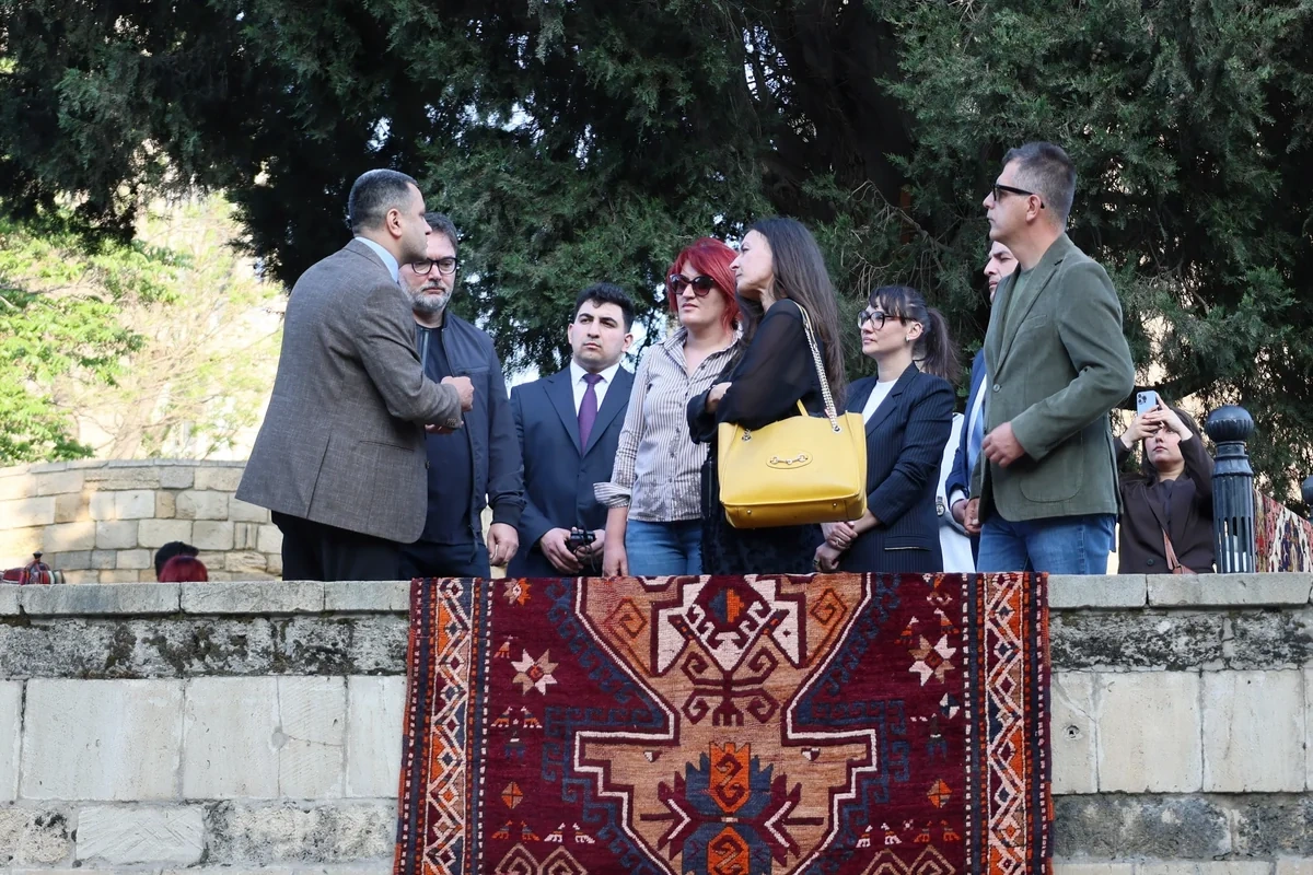 Bosniya və Herseqovina Nazirlər Şurasının sədr müavini İçərişəhəri ziyarət edib - FOTO