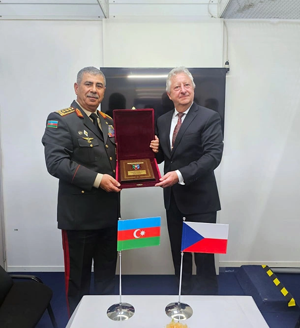 Zakir Həsənov Slovakiyada beynəlxalq müdafiə sərgisində iştirak etdi - FOTO
