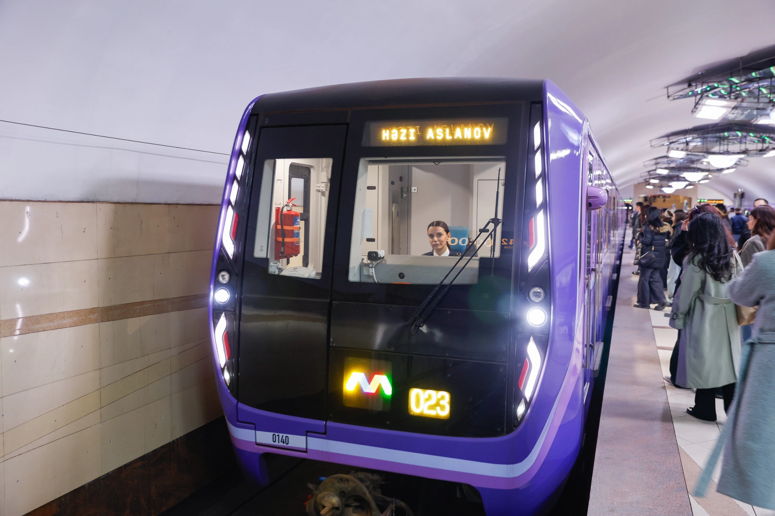 Bakı metrosunda daha bir qadın maşinist kimi fəaliyyətə başlayıb - FOTOLAR